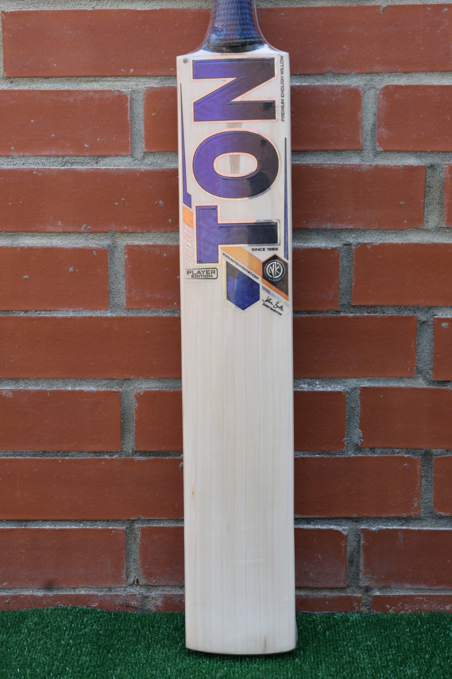 TON Player Edition English Willow Cricket Bat