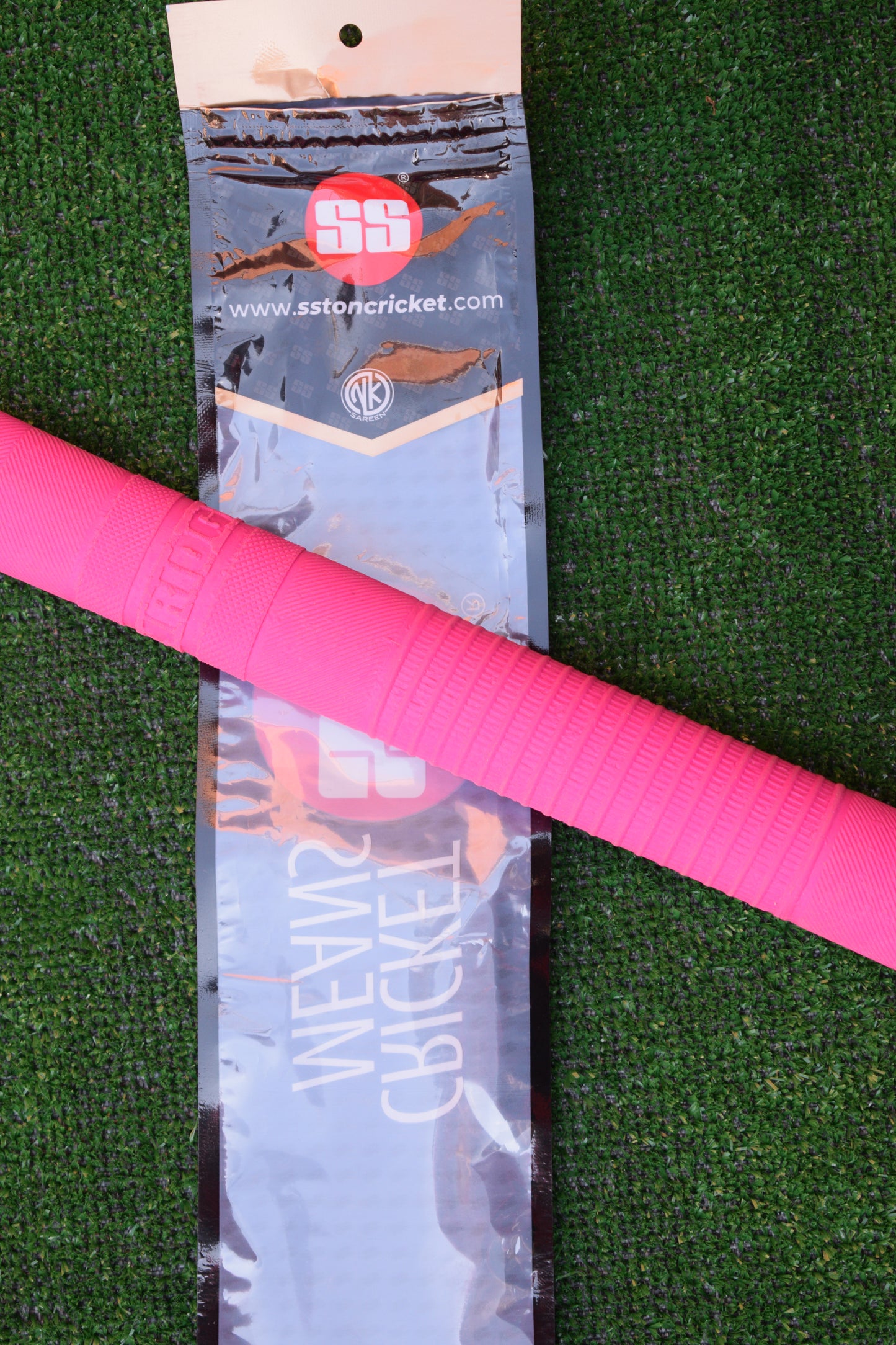 Ton Cricket Bat Chevron Grip - Single