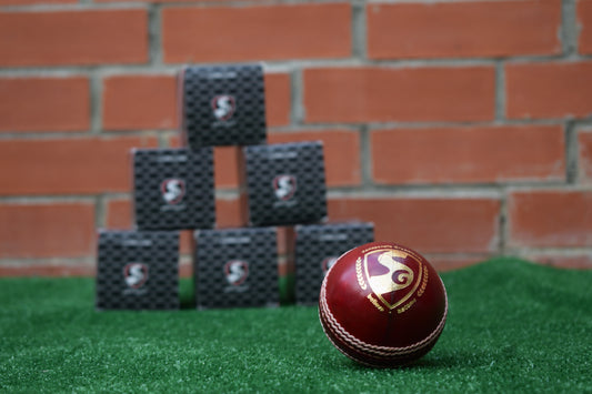 SG Club Cricket Ball - Red