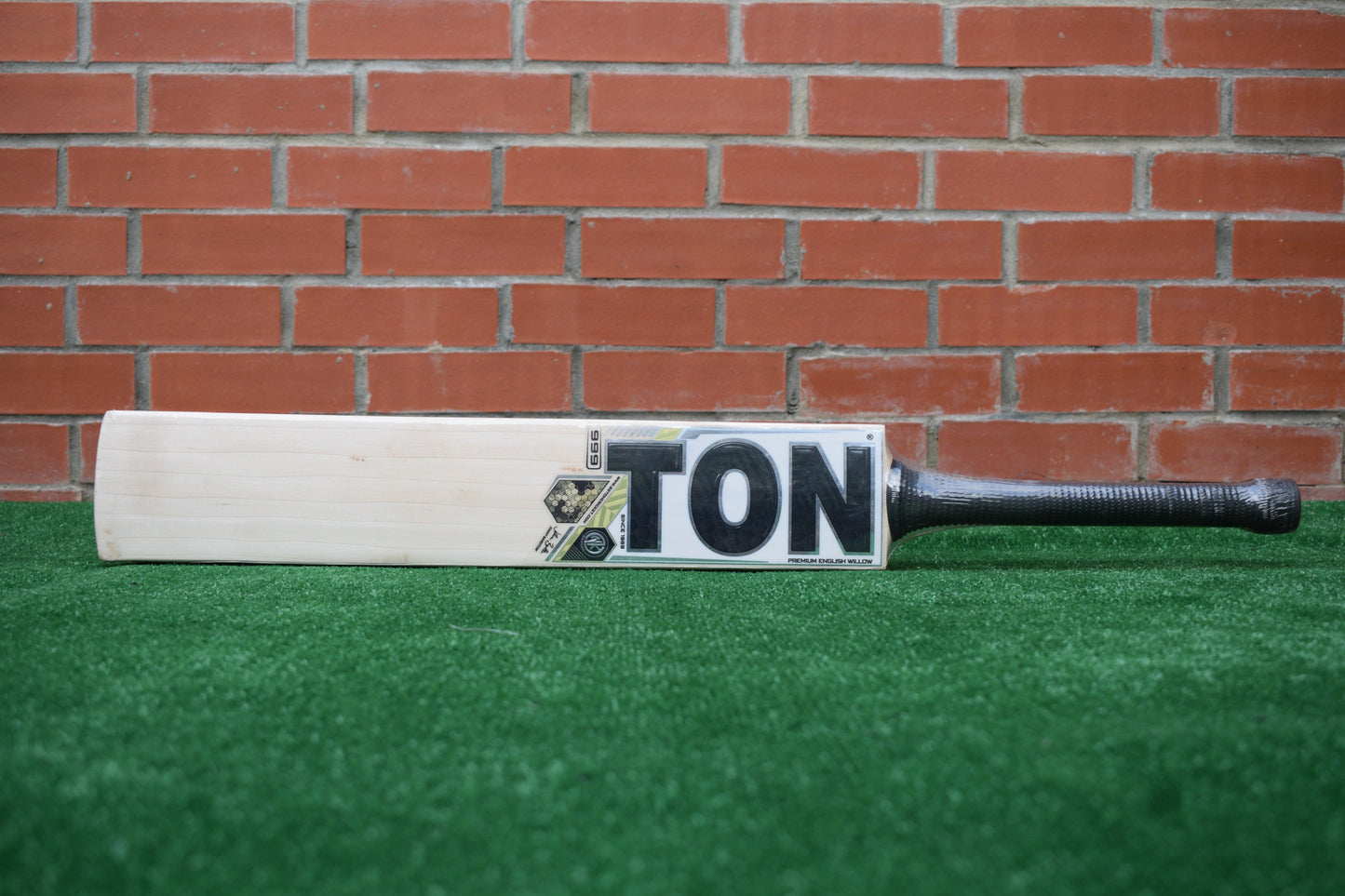 TON 999 English Willow Cricket Bat