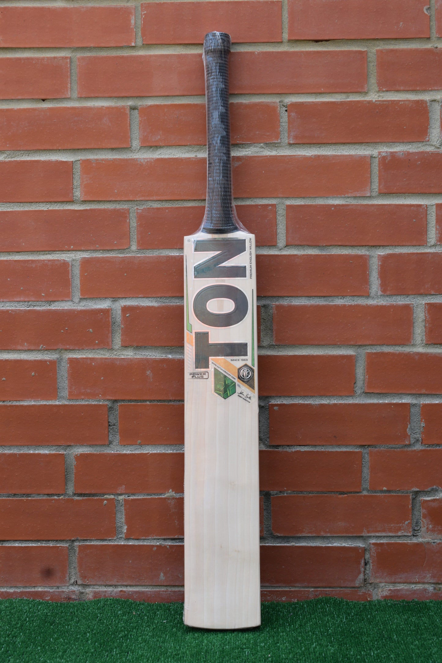 TON Power Plus English Willow Cricket Bat