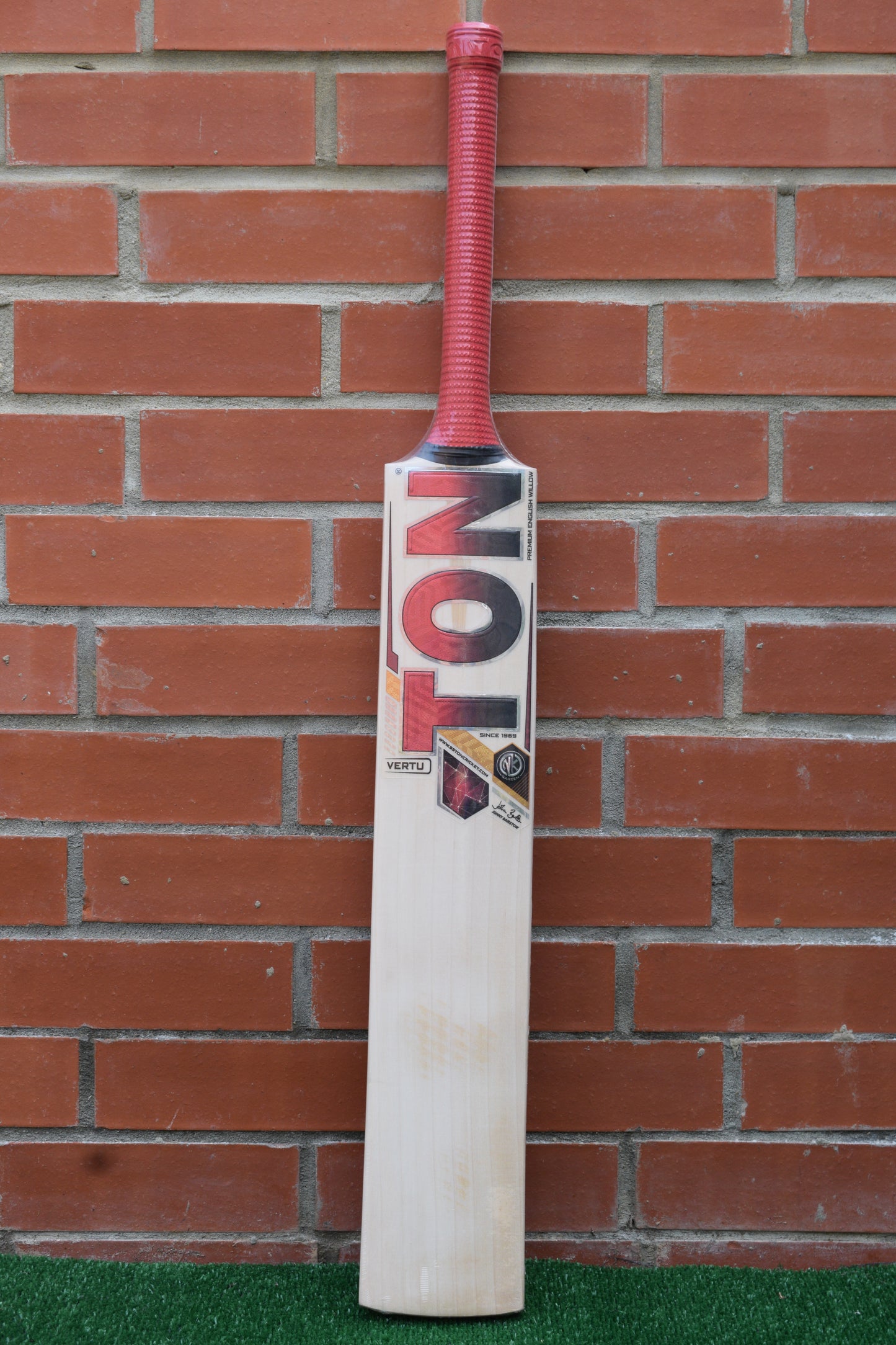 TON Vertu English Willow Cricket Bat