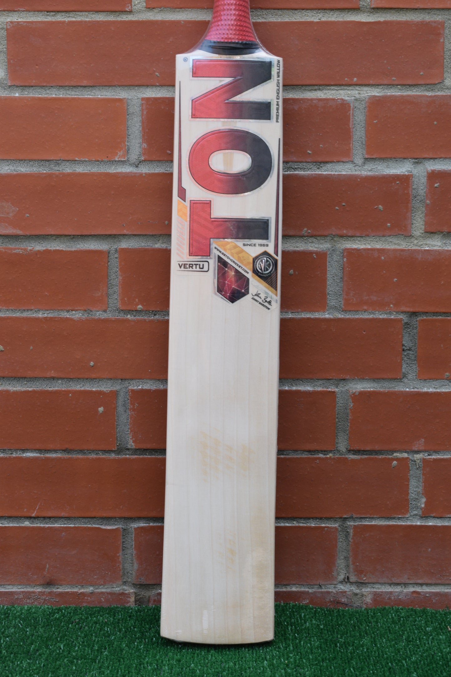 TON Vertu English Willow Cricket Bat