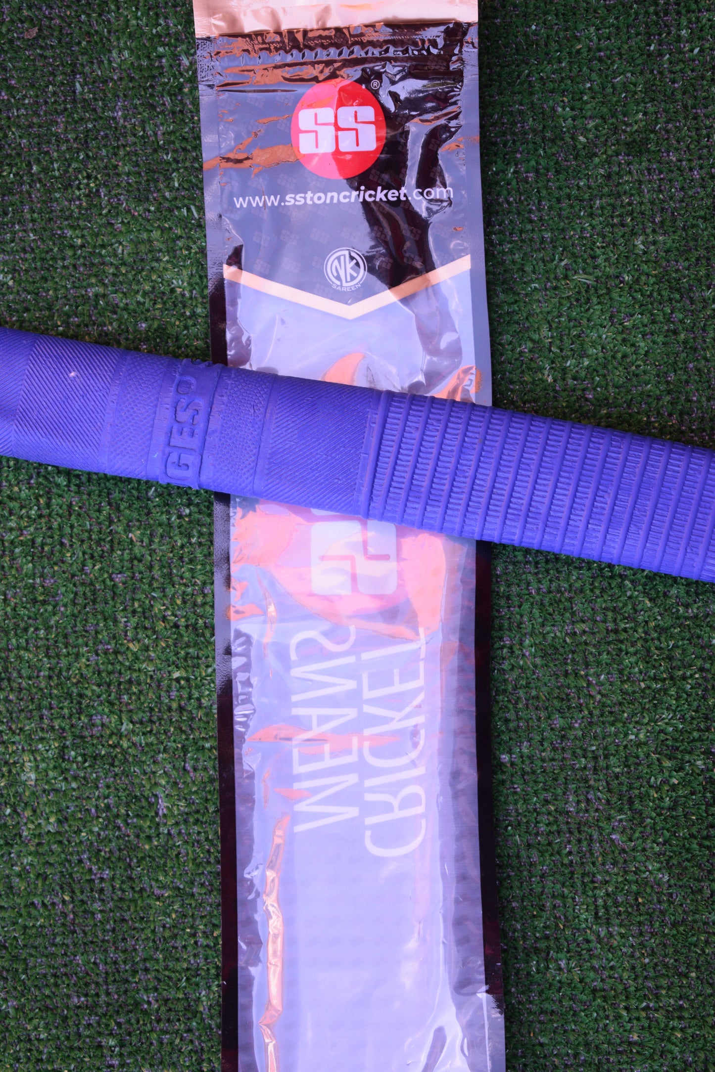 Ton Cricket Bat Chevron Grip - Single
